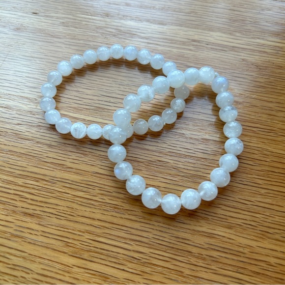 Jewelry - One (1) white moonstone bracelet! 🌛